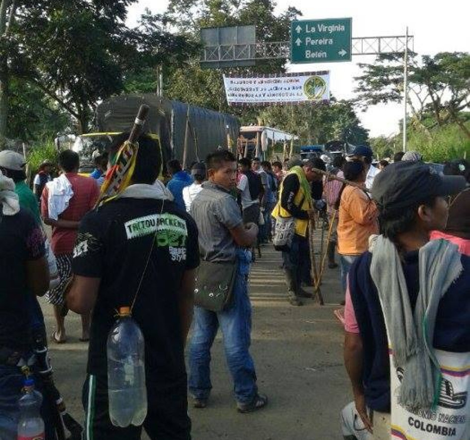 Los indígenas de Caldas se concentraron desde este lunes en el sector de Remolinos, en Anserma, para exigir cumplimiento de acuerdos pactos con el Gobierno nacional. Hacen cierre de vías.