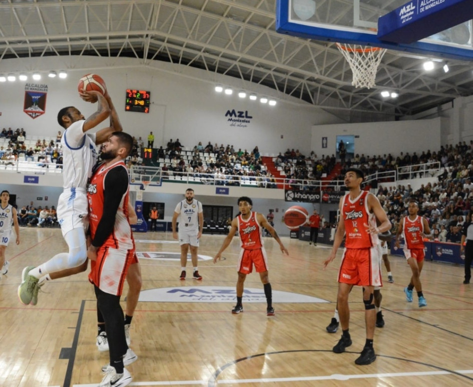 MZL Manizales Sabios jugó su tercer partido de local ante un Coliseo Mayor casi lleno. El quinteto falló en los lanzamientos y perdió con Toros del Valle.