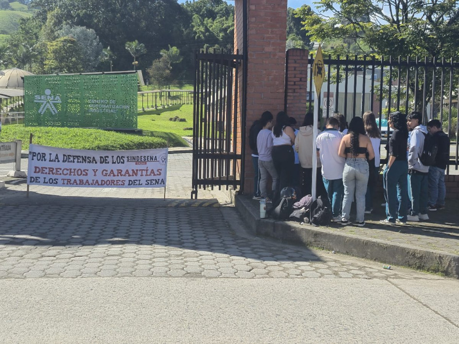 Aprendiz del Sena expone que $1 millón 67 mil 625 es insuficiente para afrontar sus gastos y pide mejores condiciones. Se unió al plantón en Manizales este miércoles (28 de mayo).