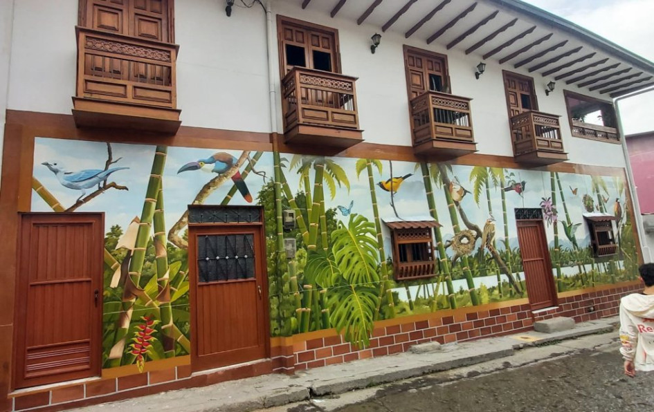 Foto | Jorge Iván Castaño | LA PATRIA   Así se ve el mural del maestro Silvio Gallo Naturaleza y pájaros, ubicado en la calle 7 con carrera 9 de Neira.