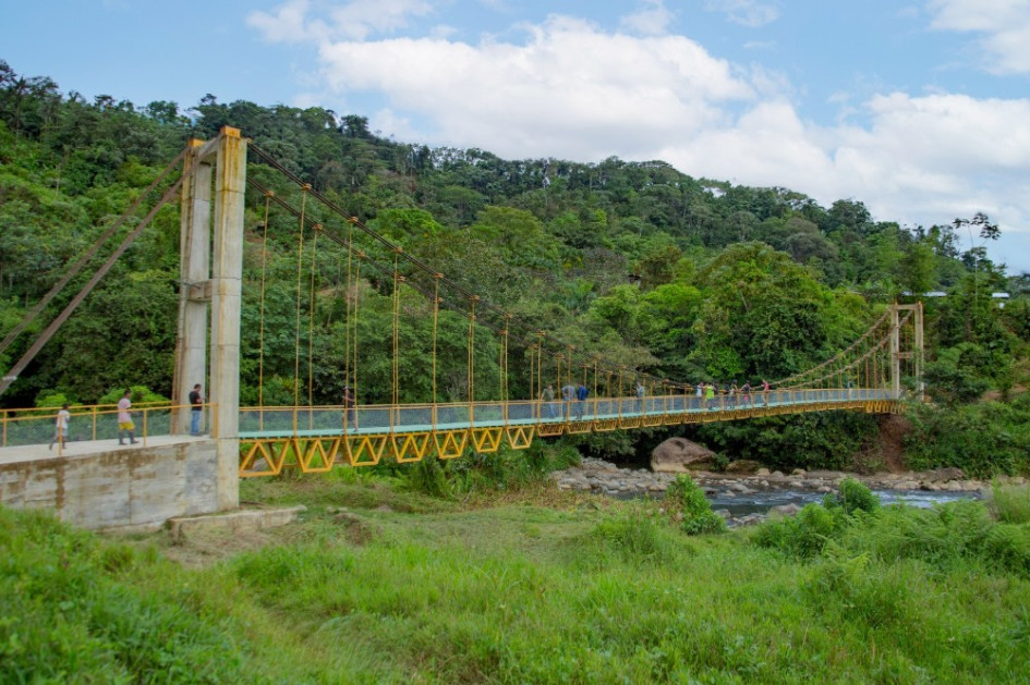 La UNGRD entregó los dos puentes que construyó en Pueblo Rico (Risaralda), todavía no entrega los que construirá en Mistrató.