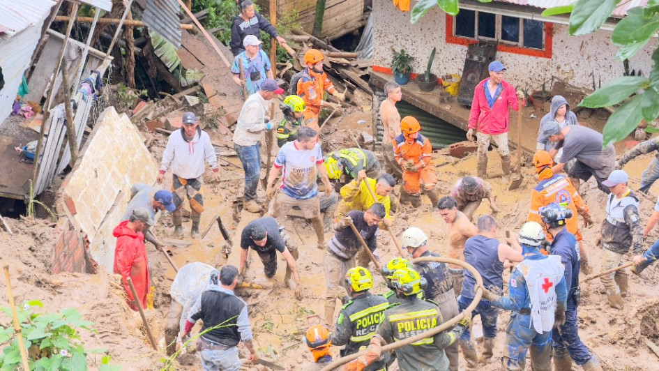 Dos adultos de 59 años fallecieron en el deslizamiento de tierra que sucedió en el barrio Pueblo Sol bajo de Dosquebradas. Varias familias perdieron sus viviendas