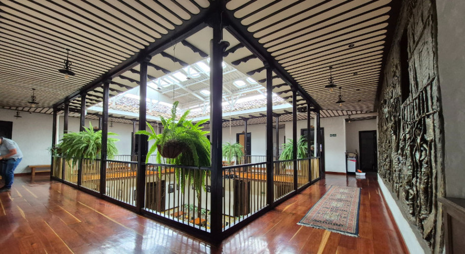 Así se ve el corredor de una vivienda de Salamina, Caldas. 