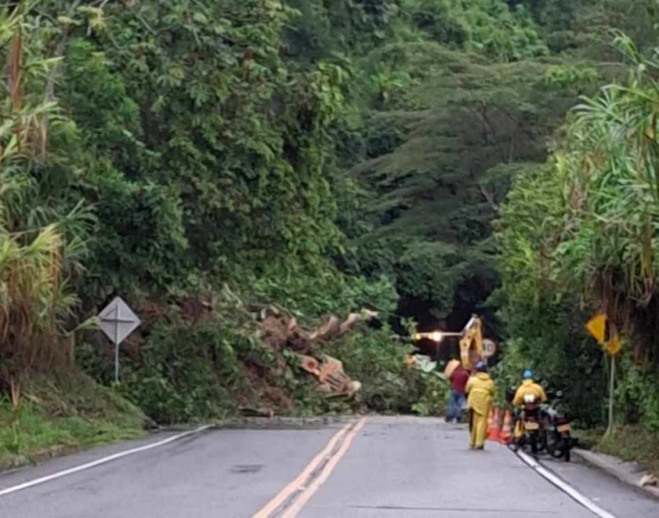 Derrumbe en La Trinidad, en la vía Manizales - Medellín