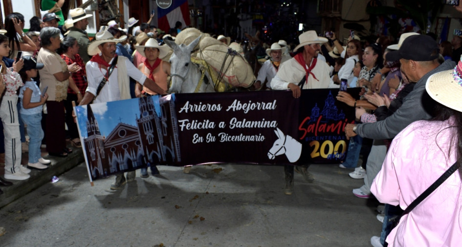 Comerciantes les hacen calle de honor a los arrieros. Nueve de 11 negociantes consultados en el Norte de Caldas, beneficiados por el recorrido de unos 1.300 muleros que viajaron desde Antioquia.