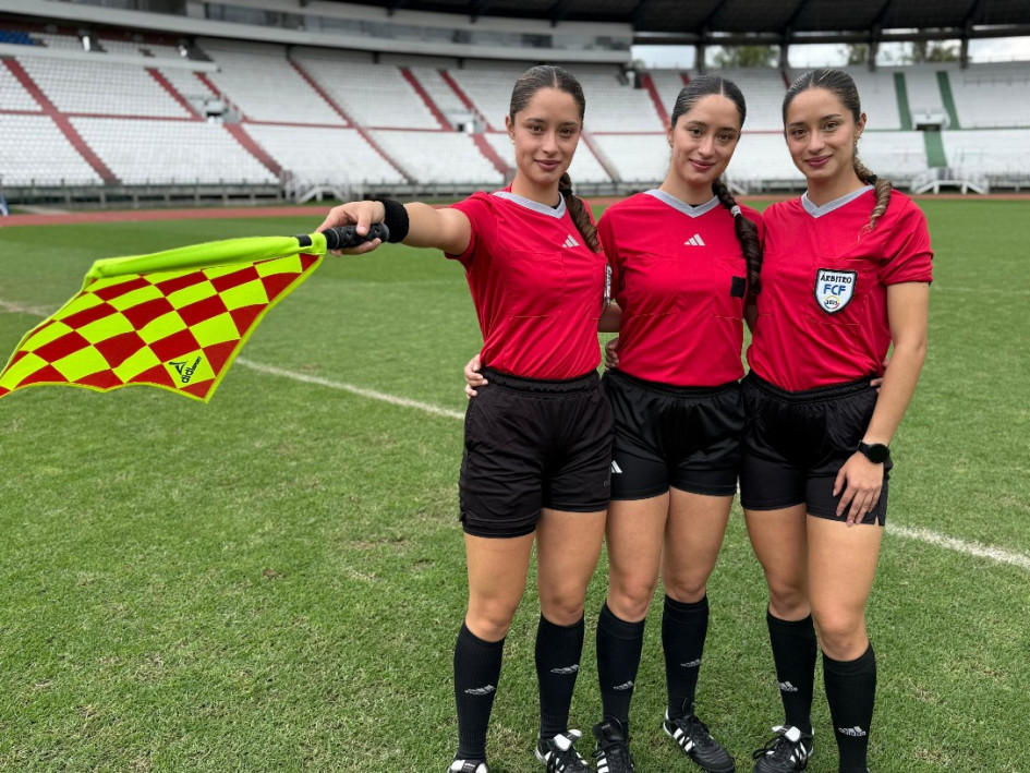 La Universidad Tecnológica de Pereira reconoció a las trillizas Vásquez por su rendimiento académico y su dedicación al arbitraje profesional 