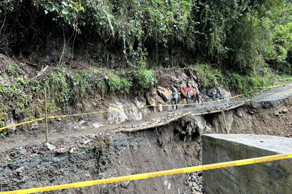 40 días cerrada cumple una vía del Oriente de Caldas que se desprendió el Domingo de Ramos de este 2025. La obra para reconstruirla requeriría el uso de explosivos.
