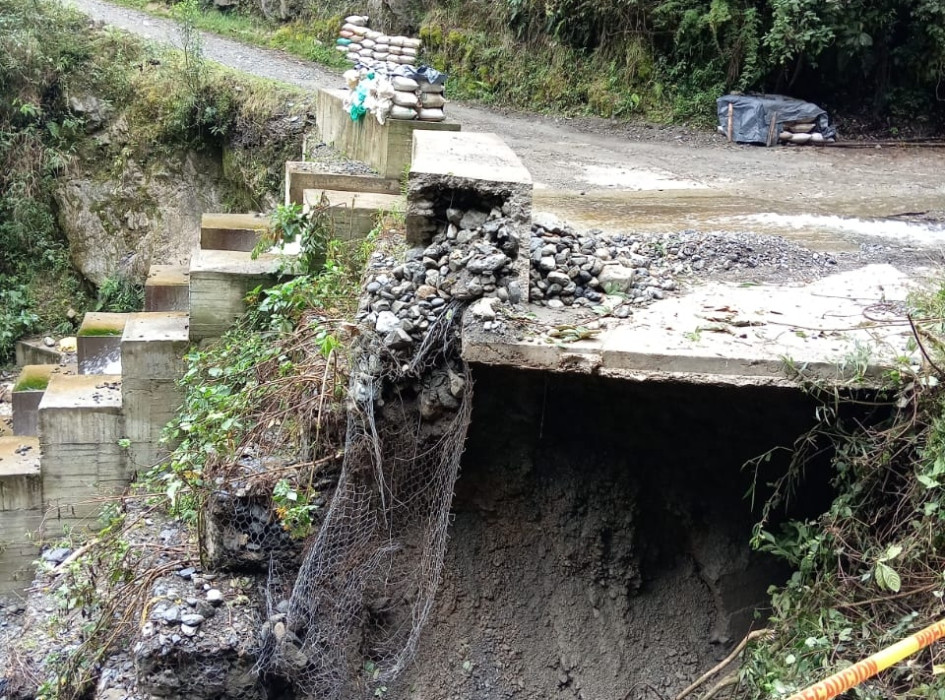 Este es el punto en el sector de la quebrada Nápoles que mantiene cerrado el paso entre Marulanda y Manzanares.