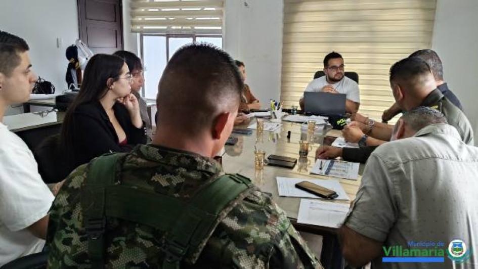 Un resumen de noticias de municipios de Caldas incluye acciones por la seguridad, por el mejor transporte y reparación de vías. Además, campañas contra el dengue y la fiebre amarilla.