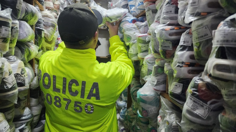 En Pereira incautaron 2.879 pares de zapatillas que entraron al país como contrabando. 