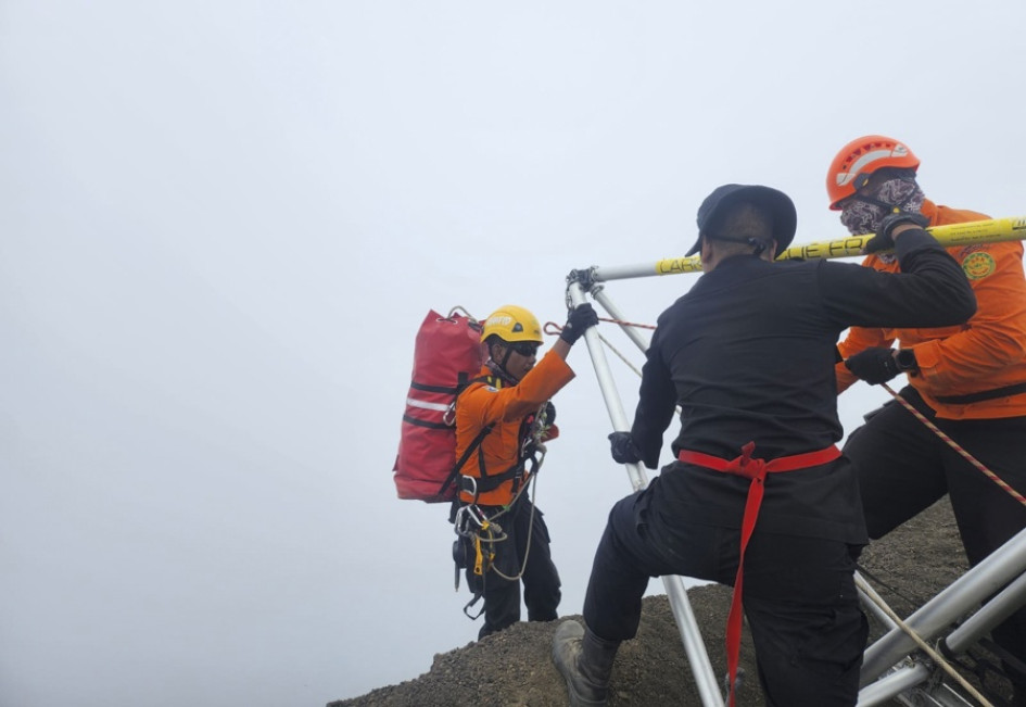 La joven fue encontrada el lunes "mediante una visualización térmica con un dron", a unos 500 metros del punto en el que se cayó