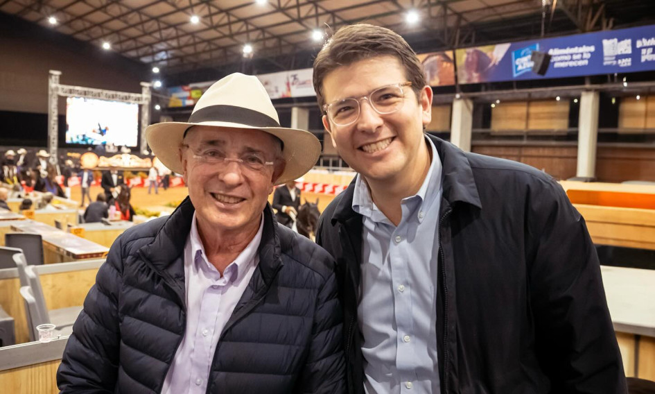 Álvaro Uribe Vélez, líder del Centro Democrático, con el senador Miguel Uribe Turbay.