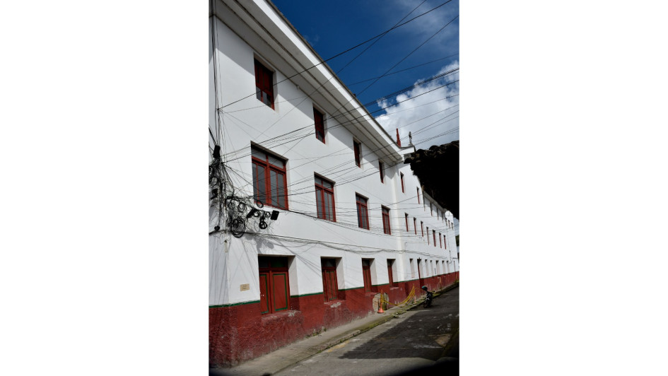 Esta es la edificación de la antigua sede de la Normal Superior María Escolástica de Salamina.