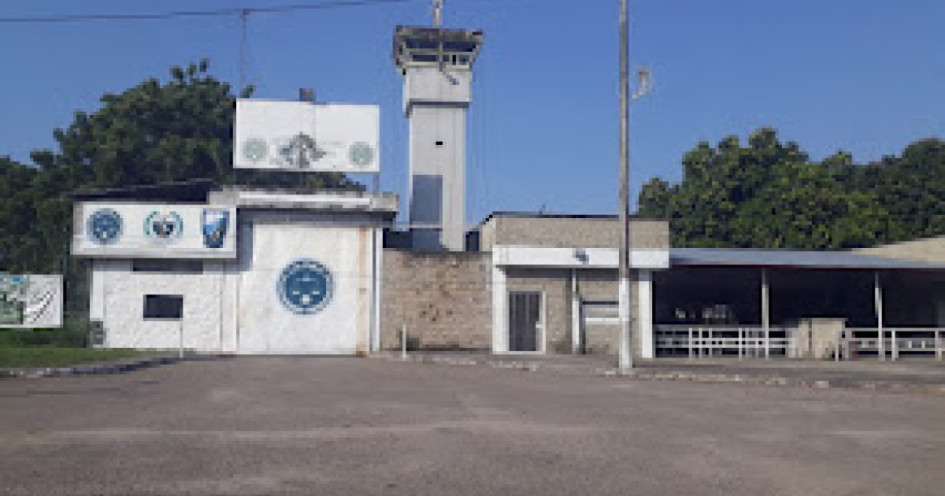 Los reclusos aseguran que no les ofrecen garantías para comunicarse, pero las autoridades no les dan la razón.