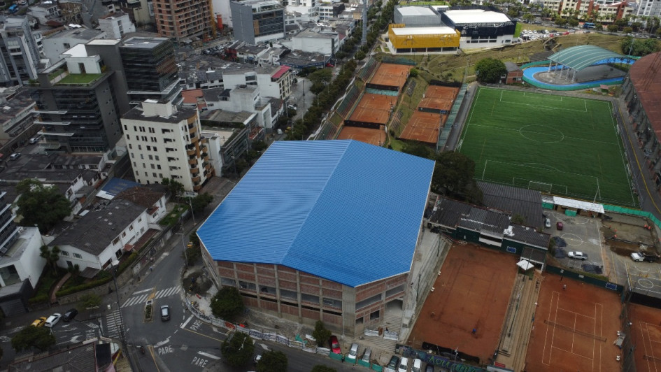 La Contraloría de Manizales investiga irregularidades en calidad de materiales y humedades en los coliseos recientemente estrenados.