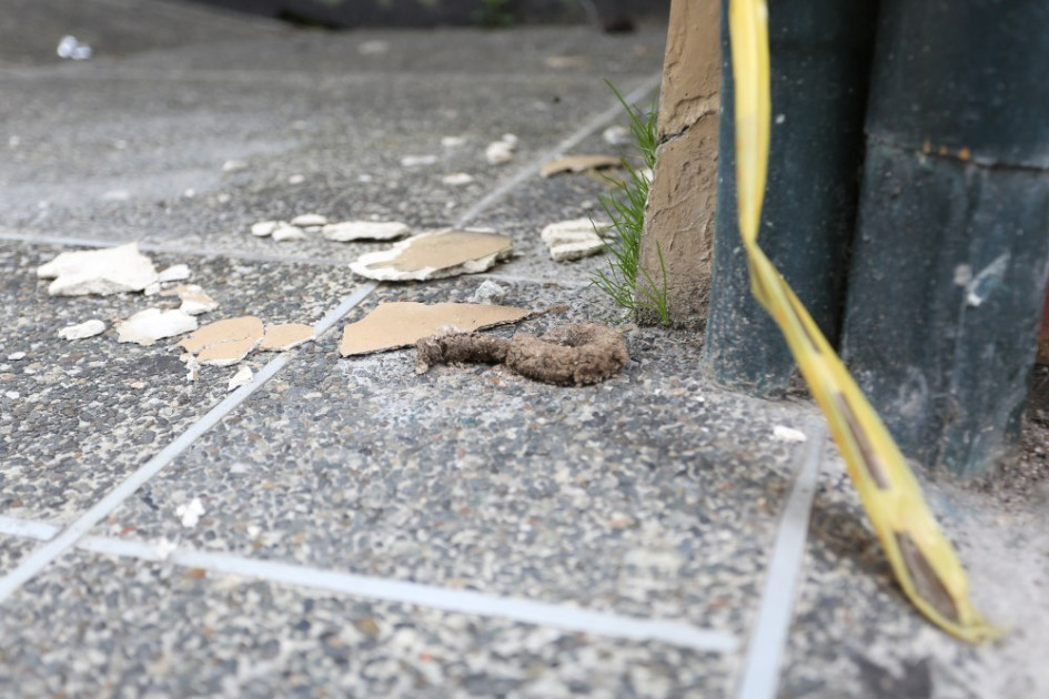 Así está la situación en la calle 46 con lo que dejan los habitantes de calle. 