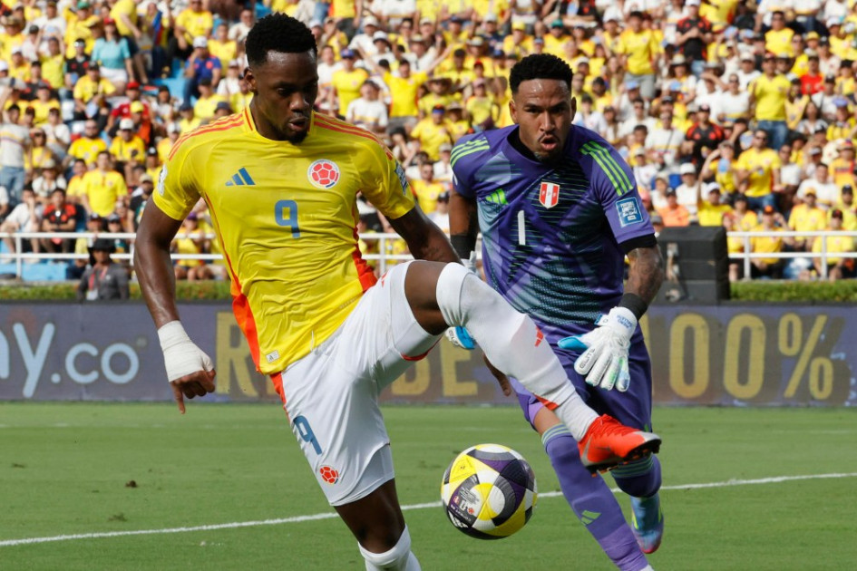 El delantero colombiano Jhon Jáder Durán fue sustituido en el descanso ante Perú por Luis Javier Suárez. 