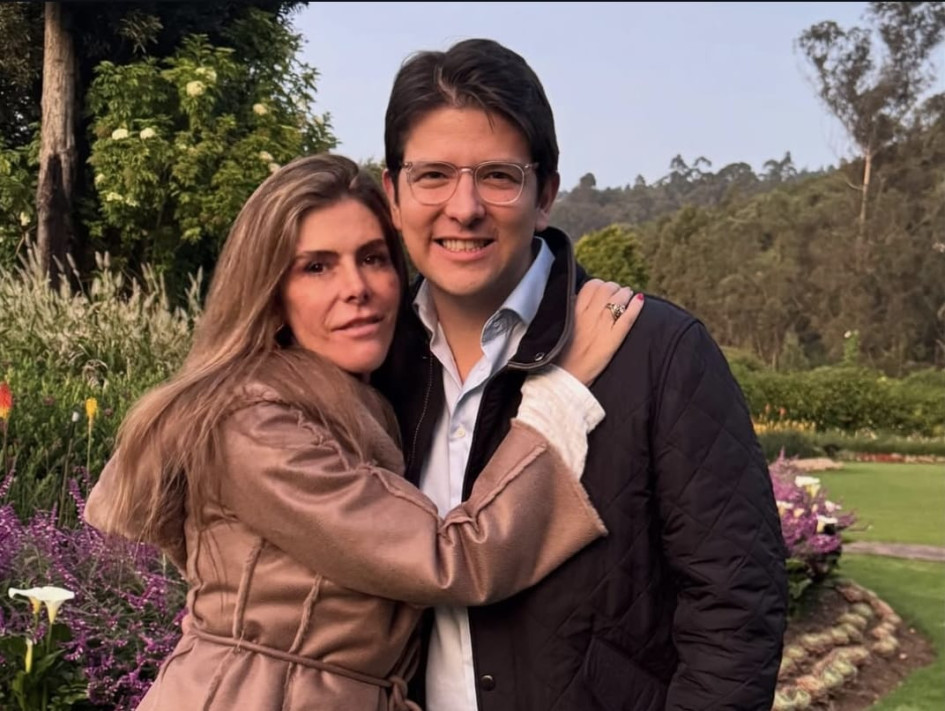 María Carolina Hoyos y su hermano Miguel Uribe Turbay. 