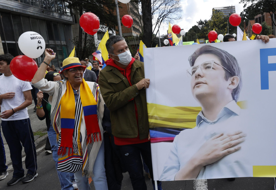 Los colombianos han salido a las calles para manifestarse por el atentado contra Miguel Uribe Turbay.