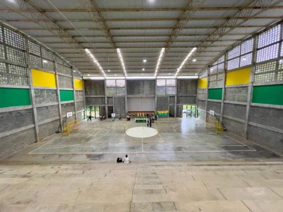Los gobiernos municipal y departamental entregaron obras de mejoramiento en el coliseo de Belalcázar (Caldas). 