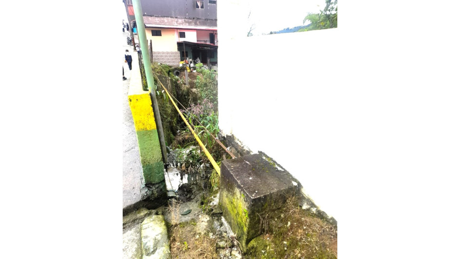 Este es el puente urbano en Pácora que se encuentra afectado en este momento.