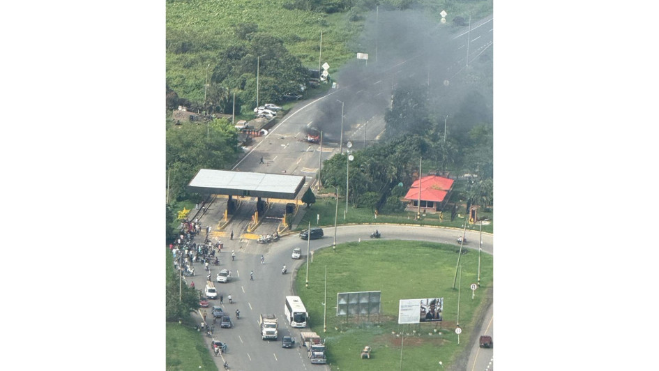 El atentado en Villa Rica es el tercero registrado con bombas este martes en el Cauca. Los primeros fueron en El Bordo y Corinto. En Caloto, además, asesinaron a un policía.