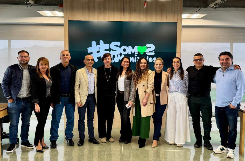 Miembros de la Universidad de Manizales y la Fundación Secretos para Contar. 