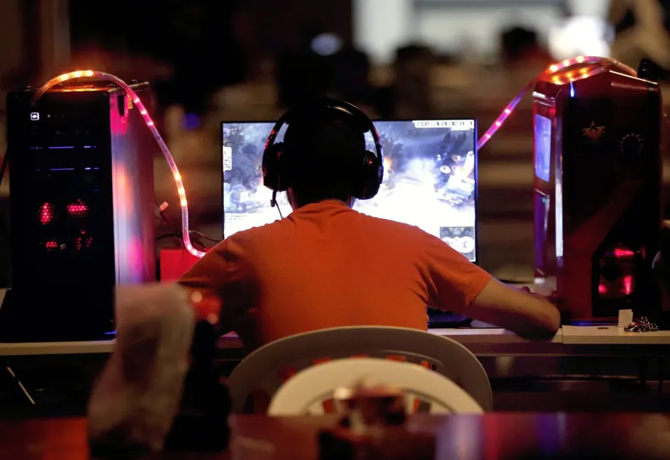 El hombre, que se encuentra en prisión provisional desde su arresto en 2021, habría presuntamente contactado con al menos 26 niños a través del videojuego