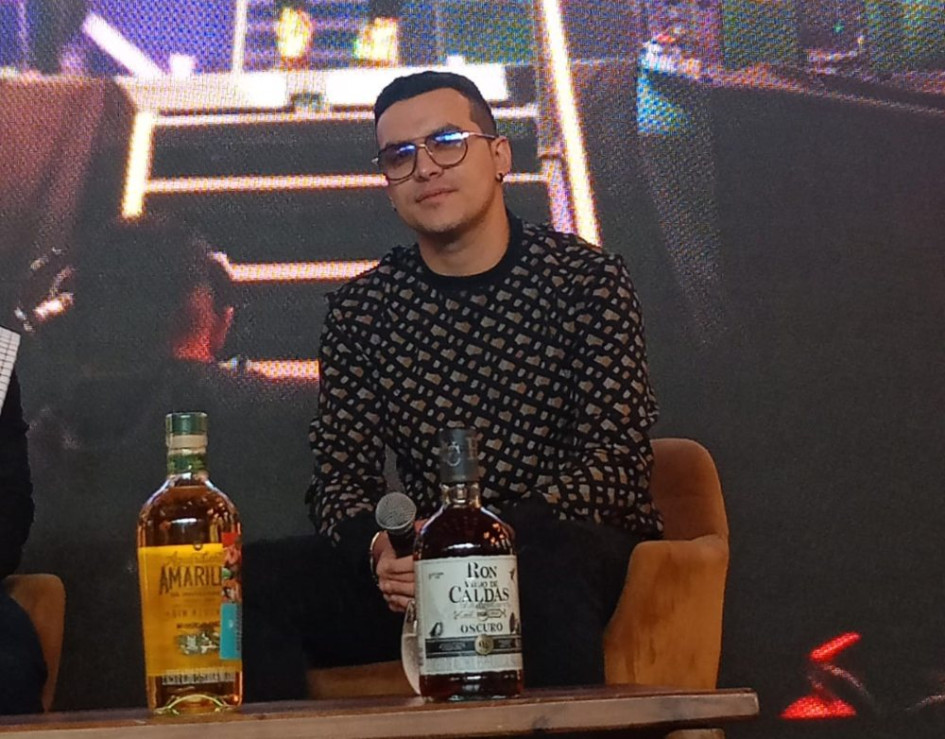 Foto | Cortesía Sofía García | LA PATRIA   Yeison Jiménez cuenta que hay personas que lo han criticado por usar un versículo de la Biblia en su música, pues esta toca temas como el alcohol.