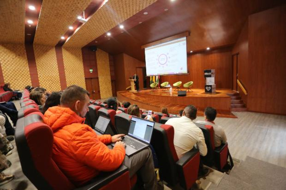 Fotos I Luis Fernando Trejos I LA PATRIA  En La U. de Manizales se cumplió ayer el XIV Encuentro Regional del Consejo Nacional de Acreditación (CNA). Estudiantes, padres de familia y demás comunidad son clave en los procesos de excelencia educativa en el país.