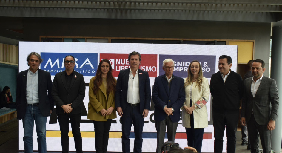 Políticos que presentaron este martes (24 de junio) la coalición ¡Ahora Colombia!.