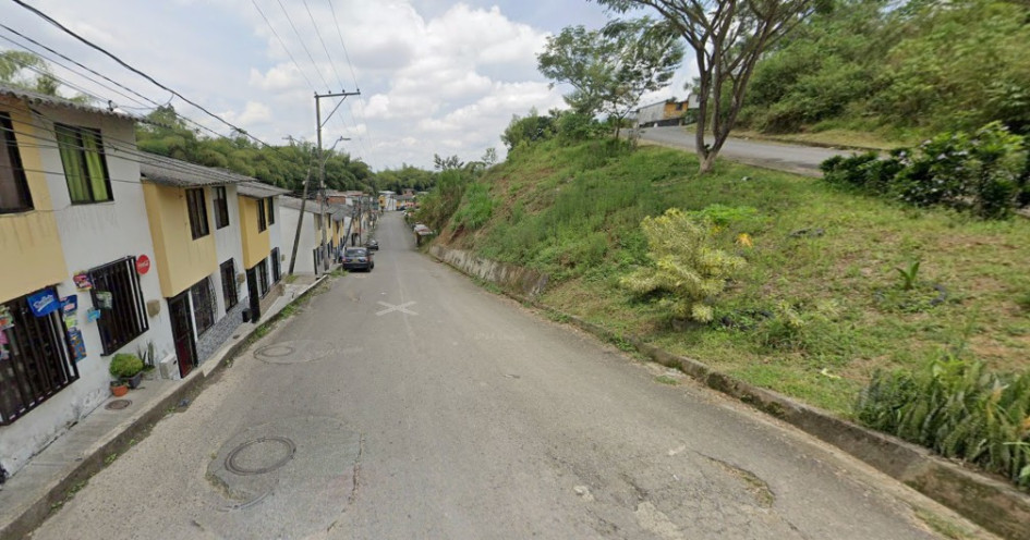 Deiver Geovanny Salazar Tamayo era conocido como alias Salas y lo encontraron en zona boscosa del barrio Primavera Asul con 9 disparos. 