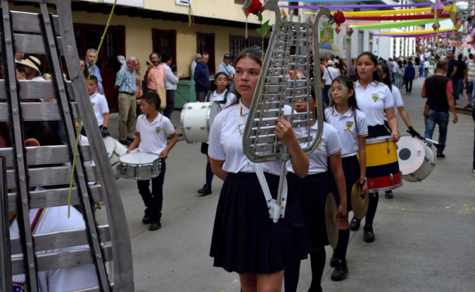 Desfile del Bicentenario de Salamina