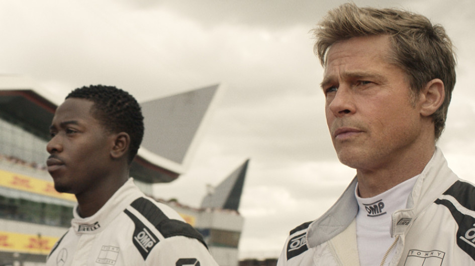 Los actores Brad Pitt (d) y Damson Idris (i), en una escena de la película 'F1'