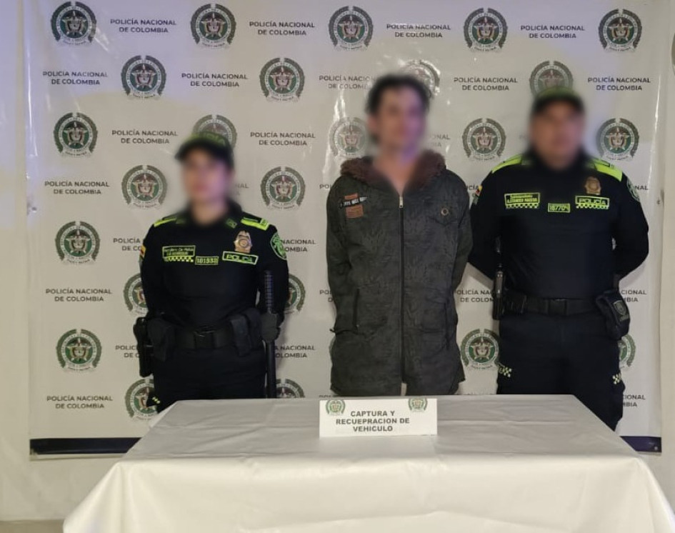 El supuesto ladrón, natural de Manizales, terminó capturado en el puente helicoidal.