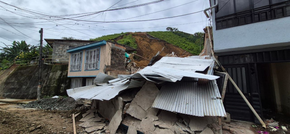Se presentó un nuevo desprendimiento de tierra en el barrio San Carlos de Chinchiná. Cuatro casas resultaron afectadas.