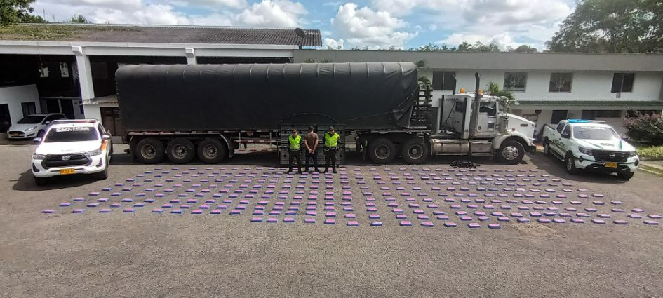 En el sector del Peaje Cerritos II, en Pereira, incautaron un camión, 312 kilos de clorhidrato de cocaína y dos celulares. 