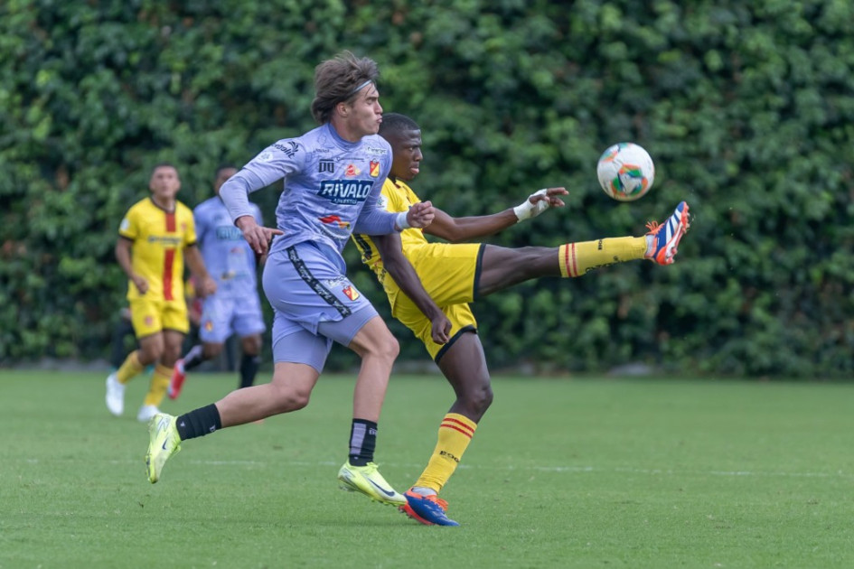 Carlos Darwin Quintero fue la figura del partido con dos goles y una asistencia