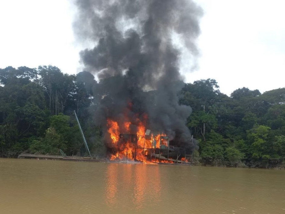 El grupo armado dejará de recibir cerca de 25 millones de dólares anuales tras la destrucción de su infraestructura minera ilegal en la frontera colombo-brasilera