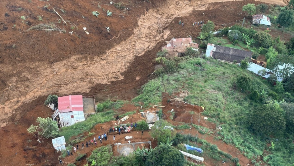 Así se ve desde el aire la avalancha de la madrugada de este martes entre Medellín y Bello (Antioquia).