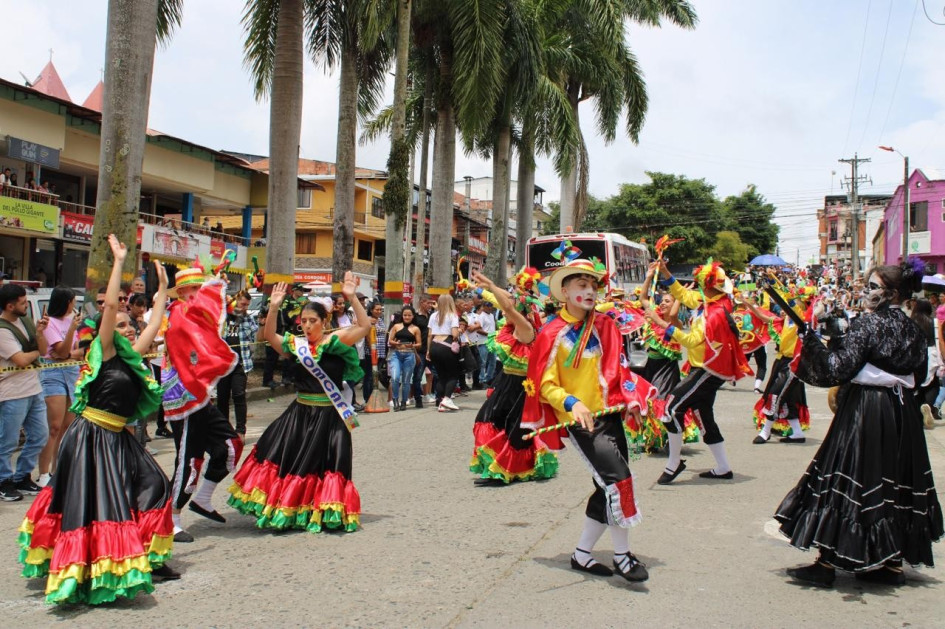 La imagen oficial de las fiestas rinde homenaje al legado indígena de Quinchía, destacando elementos como la panela, el gorrión de anteojos y el cerro Batero