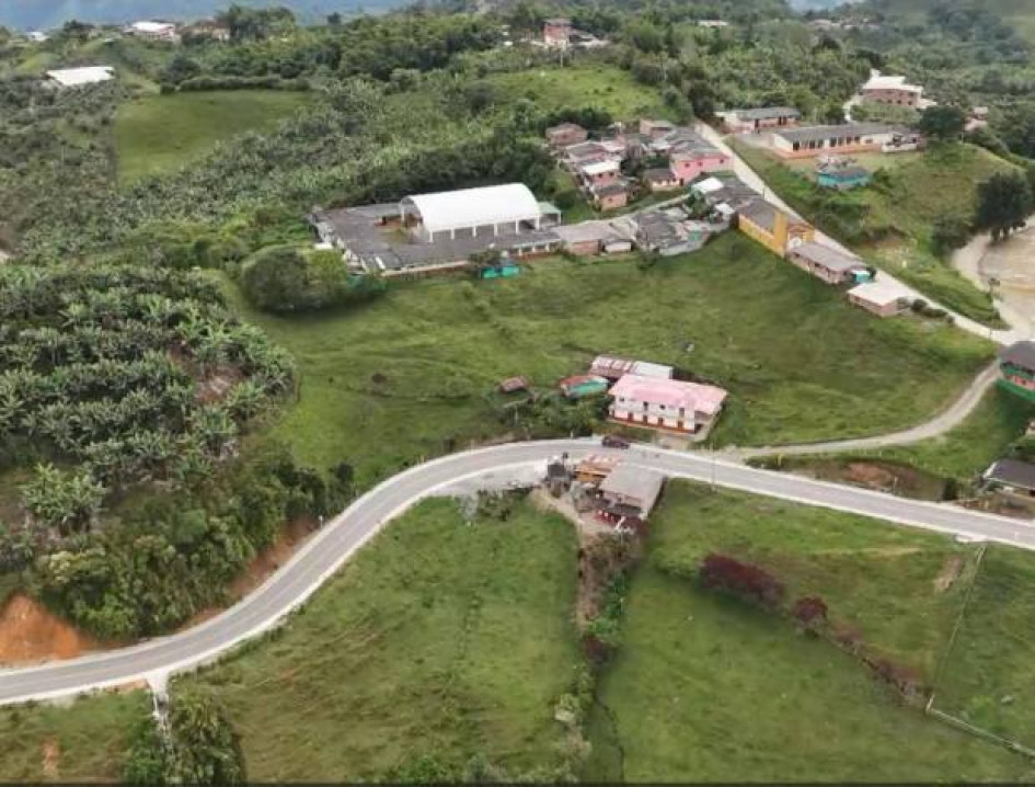 Foto I Tomada de la web Consorcio Cimega I LA PATRIA  El colegio de Las Coles, en el corregimiento del mismo nombre, reporta supuesta práctica de gravity en el trayecto recién repavimentado en la vía que comunica a Pácora con Salamina.