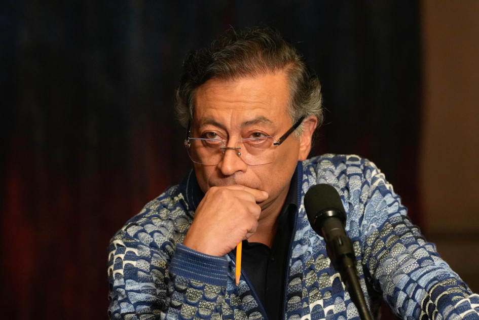 Fotografía cedida por la Presidencia de Colombia donde aparece el mandatario colombiano, Gustavo Petro, durante una alocución presidencial este martes, en Bogotá (Colombia).