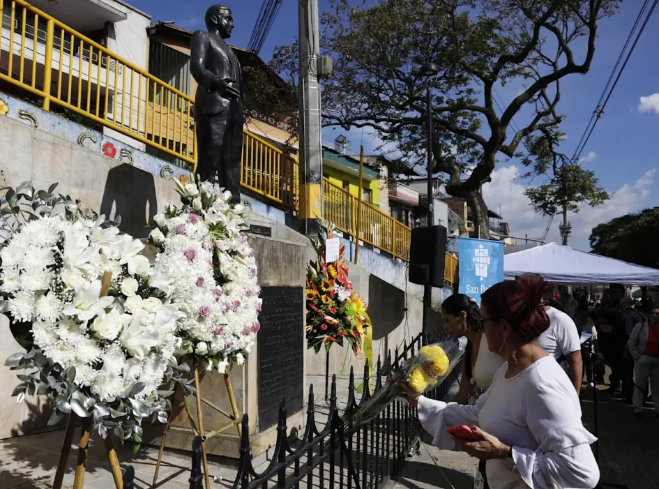 Recuerdan al cantante a 90 años de su muerte en un accidente aéreo.