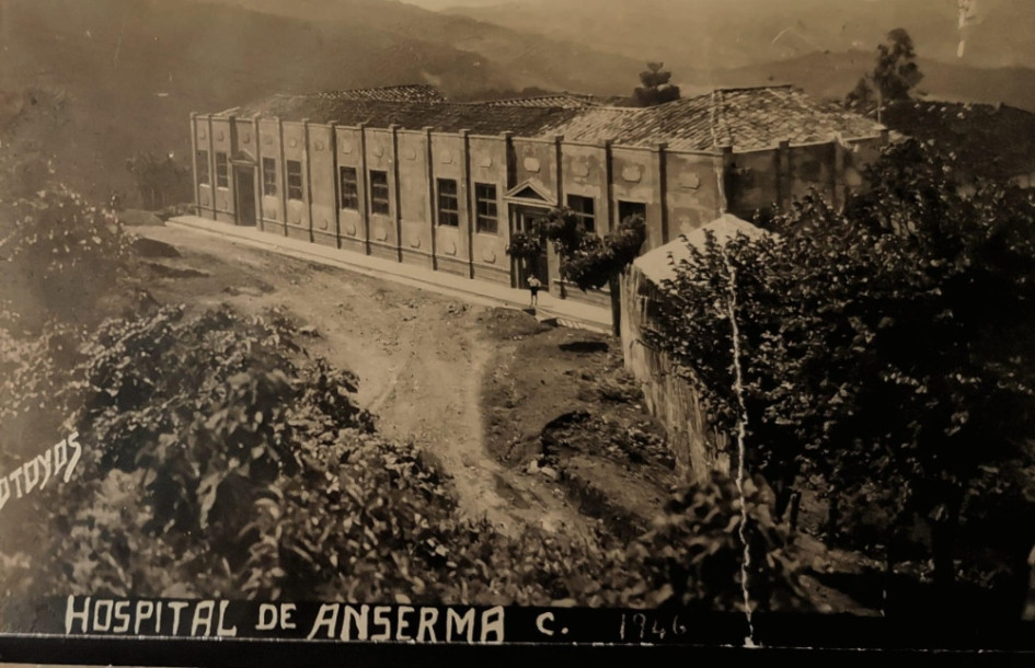 Imagen del Hospital San Vicente de Paúl, de Anserma, en 1958.