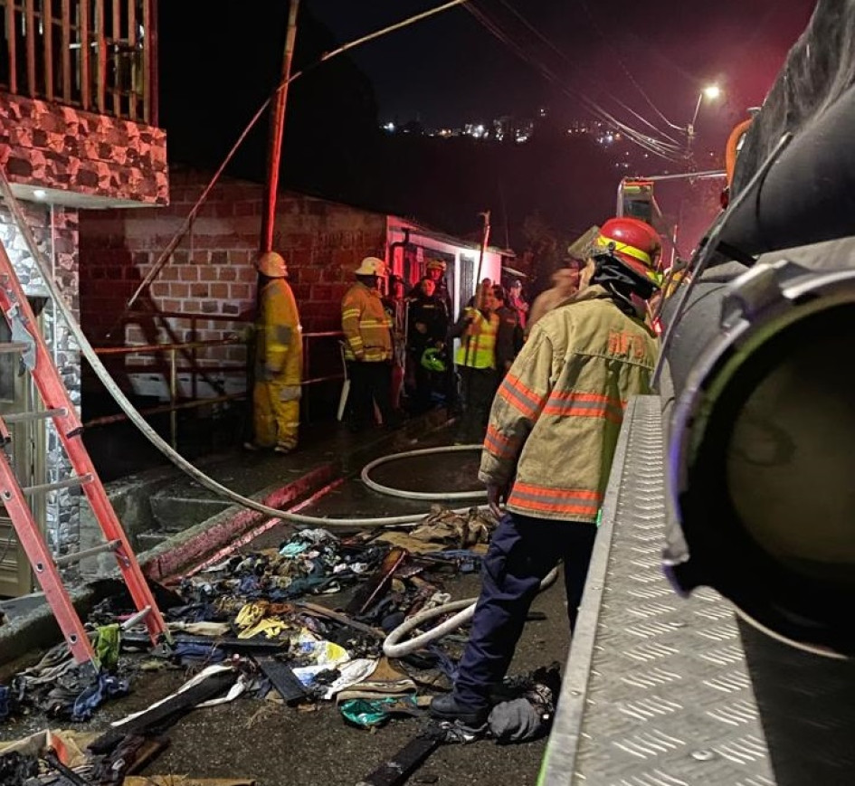 La rápida reacción de los bomberos evitó que las llamas se propagaran. Se siguen investigando las causas.