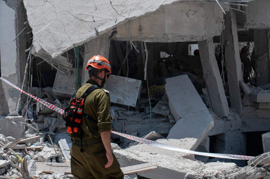 Dos personas murieron y al menos 19 resultaron heridas en un vecindario de Rishon Lezion, al sur de Tel Aviv, debido al impacto de un misil lanzado desde Irán la madrugada de este sábado. 