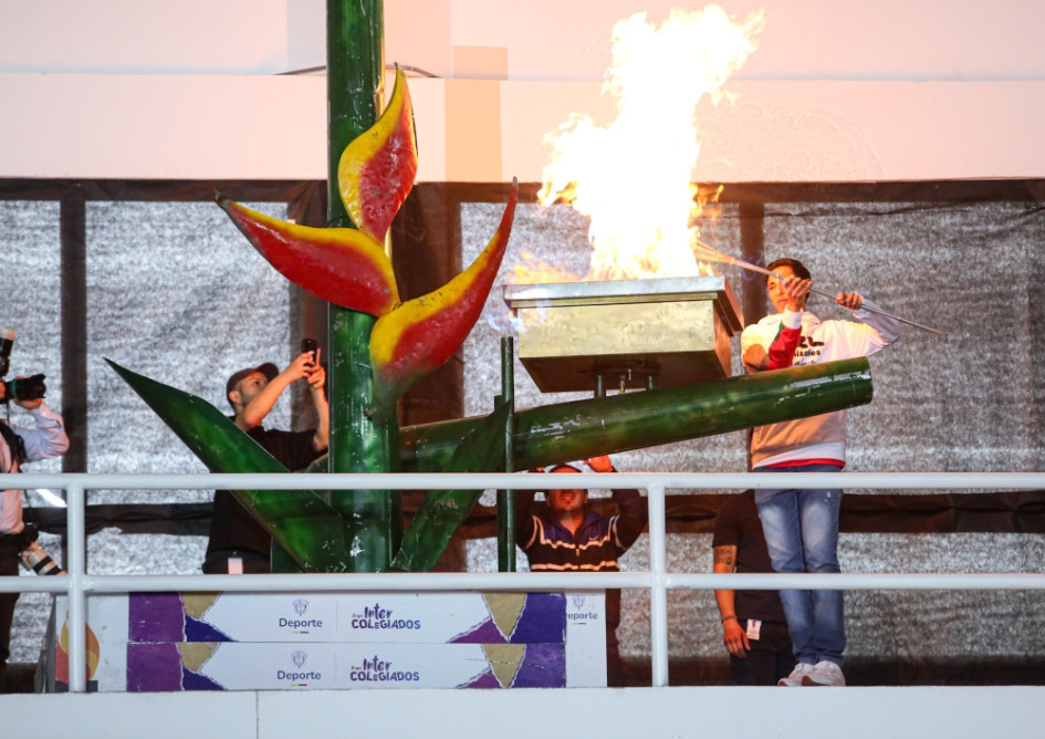 El fuego deportivo está encendido en Manizales como símbolo del espíritu deportivo entre los estudiantes. Se inauguraron los Juegos Intercolegiados y 7 mil alumnos compiten en 38 disciplinas.