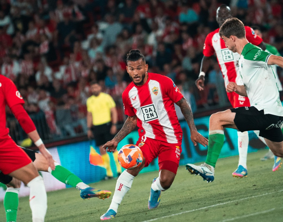 Luis Suárez, se coronó como el máximo goleador de LaLiga Hypermotion con 27 goles 