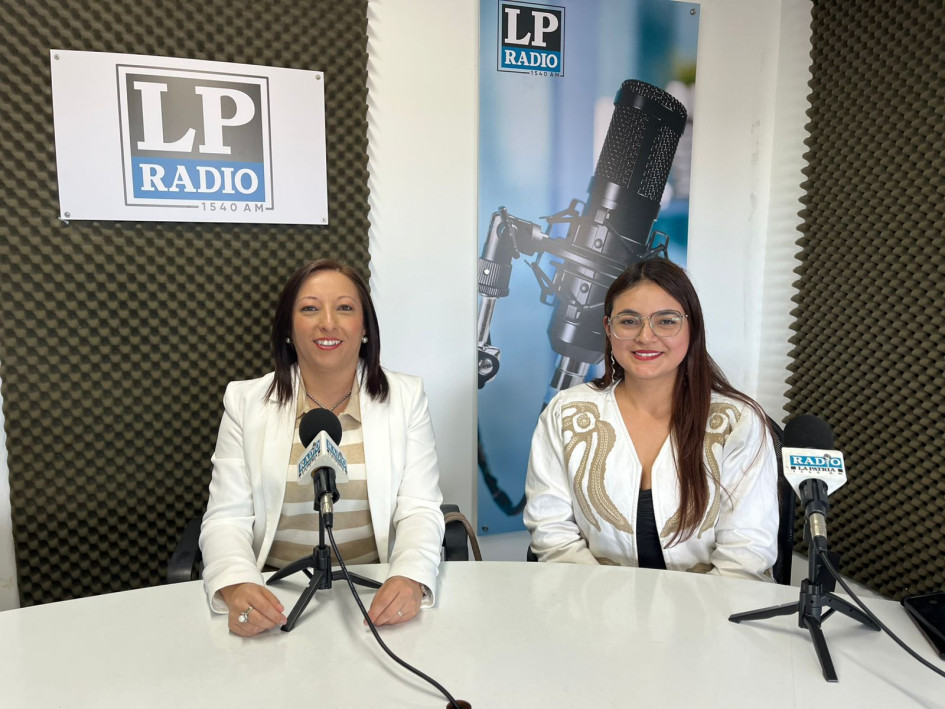 Marcela Echeverri, directora de la Alianza Francesa de Manizales, y Eloisa Castillo Torres, coordinadora cultural de la Alianza. 